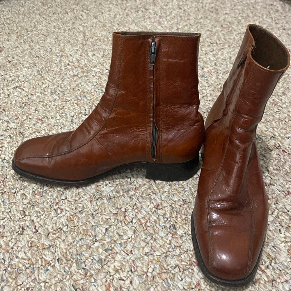 Brown leather Florsheim boots. Size 8.